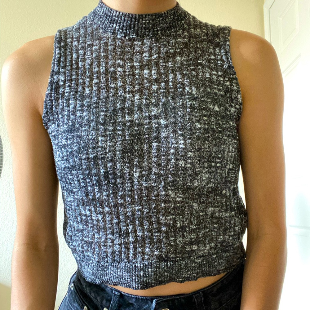 Thin knitted crop top from H&M, brand:DIVIDED